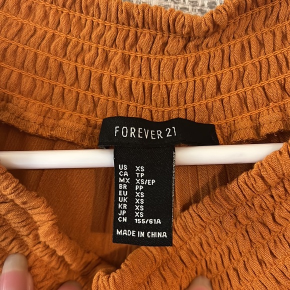 Women’s trousers in the color burnt orange can be dressed up or down - Picture 3 of 8